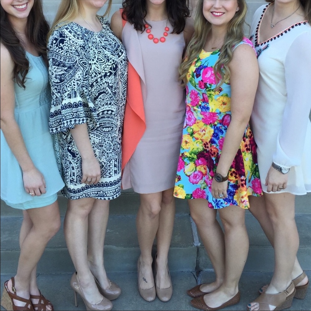 Sachin + Babi Cream/orange size 6 dress! 🌺